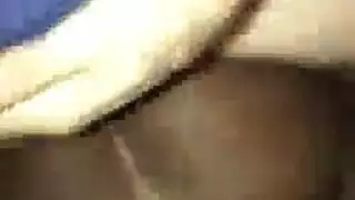 مص سمراء خلسة بينما الزوجة بالخارج