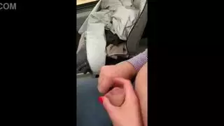 فعل جنسي عند نافذة الحافلة كاد يراه قضيب الزوج