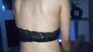 عاهرة عربية غريبة جاهزة لمتعة xxx الخشنة