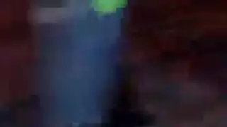 الجدة الهندية الشهوانية تدخل أصابعها في فتحتها المبلولة