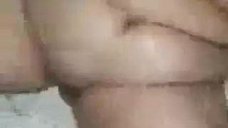 الدهون والمرأة السوداء، أعطى كيندال وودز اللسان العميق إلى مالكها، قبل الحصول على مارس الجنس جيدا