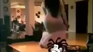 رقص بنات منزلي ساخن مسرب ودياثه