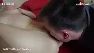 تطلب منه لحس كسها مترجم