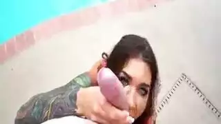 وضعية الكلب في السجن: آسيوية سمراء تأخذه من الخلف