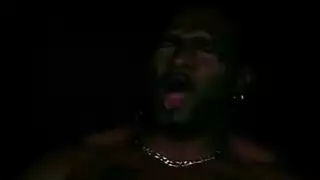 رجل أسود يلتهم كسها الضيق