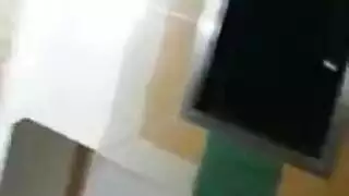 خجولة عذراء تطلب لعق مهبلها الجائع وتدليله بلسان متعطش