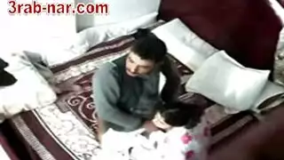 مشاهدة الزوج: مصري يمارس الجنس مع زوجة جاره أمامه