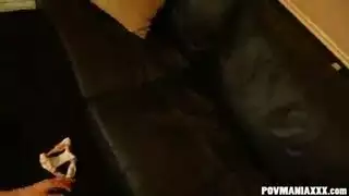 مشهد إباحي منفرد: فاتنة شقراء تمارس العادة السرية واللهو بالهزاز