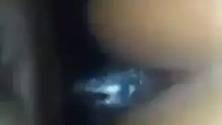 نص أصلي: فاتنة الأبنوس مع الشعر المجعد والثدي الكبير يعرف كيفية تلبية رجل مع قدميها