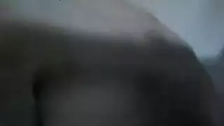 الفتاة السيئة تحب الحركة الجنسية الصارمة بالديلدو أمام الكاميرا