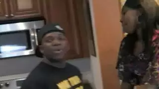 يلعب مدا مع بعض