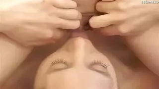 سكس بنات مع بنات: لعق فرج عميق ونشوات مع صراخ