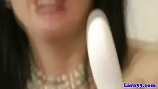 ثالثية بريطانية مثلية تمارس الجنس الصارخ بالملابس الداخلية