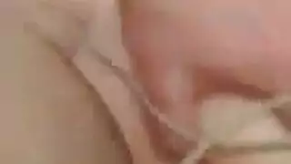 فانتازيا ثلاثية ثنائية الجنس: عذرتان تخدمّان رجلاً ثم ينضم نائب الرئيس