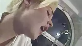 فعل صريح في المطبخ: نيك شرجي عميق مع الخادمة المطيعة