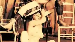 سكس مصري: موظفة محجبة تمص زب رئيسها في العمل