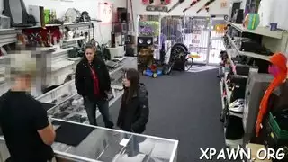 مصته ثم أخذته من الخلف على الشرفة