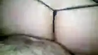 إباحية شرجية: قضيب ضخم يضرب مؤخرة لاتينية ضيقة