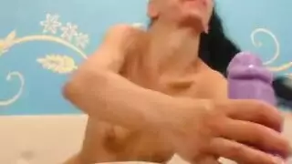 قضيب مزيف كبير يمتد لعاهرة وقحة