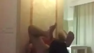 مزحة غرفة النوم تتحول لإباحية: نيك كلابي أثناء النعاس