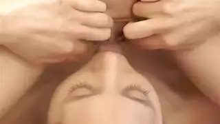 فتاة شقراء مثيرة تركبه بخشونة لهزة جماع متزامنة