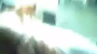 قضيب ضخم يدك فرجاً مبللاً