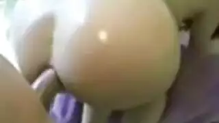 نساء قصيرات يأخذن زباً عملاقاً