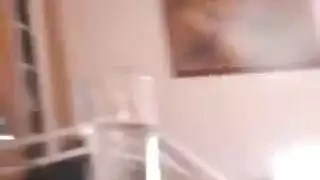 عاهرة قذرة في مشهد جنس جماعي