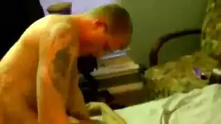 الرجل المستقيم يهيمن بعموده السميك