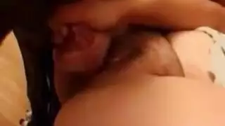 الملكة و الكلب المطيع