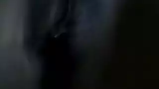 تهدئ قضيبه لإطلاق انفجار حليب فوري