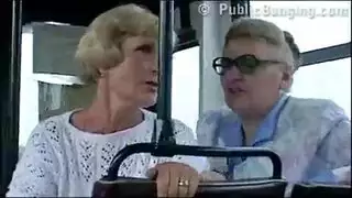 نزول داخلي لراكب ختام إباحي في المواصلات العامة