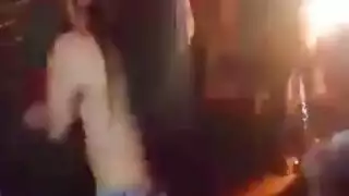 أم مصرية ذات أثداء مشدودة ترقص عارية قبل مشهد شرجي قاسٍ