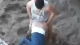 حفلة جنس على الشاطئ: تونسية جامحة تأخذ جنس مزدوج