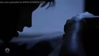 تفرك كسها وينزل ماء